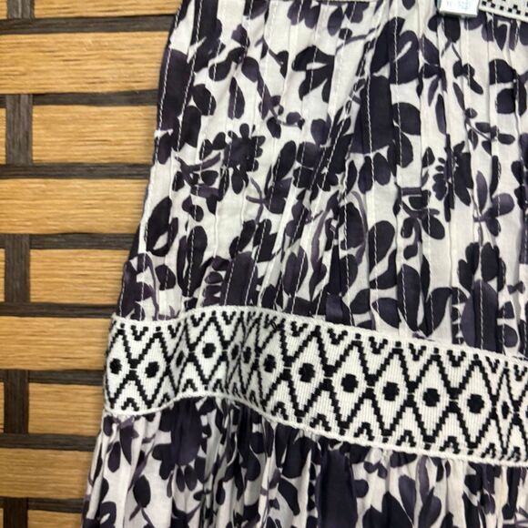 Talbots Navy And White Floral‎ Skirt Size 12 - Picture 3 of 8